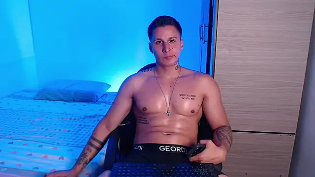 Snapshot of valentinosex1 chatting on 05/22/26, 11:32 valentinosex1 online show from 05/22/26, 11:32