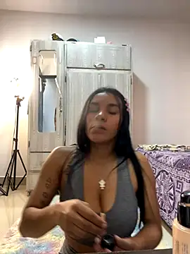 Zendaya11 online show from 11/11/25, 03:34