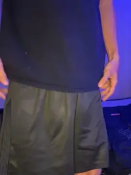 Snapshot of axel_davis_ chatting on 09/18/25, 08:44 axel davis  online show from 09/18/25, 08:44