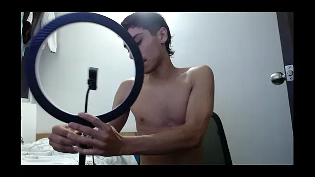 Snapshot of axel_davis_ chatting on 10/03/25, 11:02 axel davis  online show from 10/03/25, 11:02