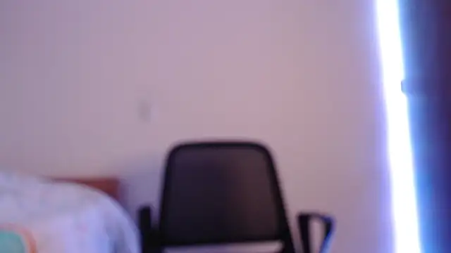 Snapshot of axel_davis_ chatting on 10/05/25, 03:27 axel davis  online show from 10/05/25, 03:27