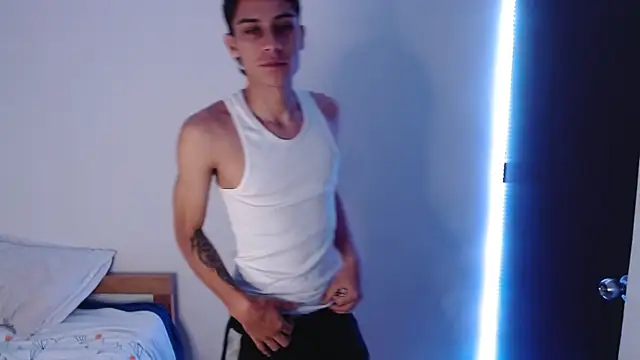 Snapshot of axel_davis_ chatting on 10/08/25, 03:04 axel davis  online show from 10/08/25, 03:04