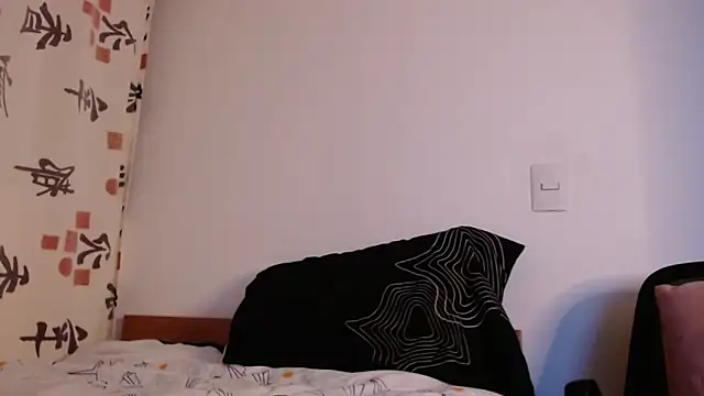 Snapshot of axel_davis_ chatting on 10/08/25, 11:57 axel davis  online show from 10/08/25, 11:57