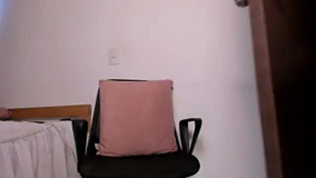 Snapshot of axel_davis_ chatting on 11/03/25, 08:32 axel davis  online show from 11/03/25, 08:32