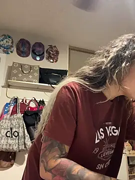 Snapshot of Chicagobabe chatting on 09/28/25, 01:22 Chicagobabe online show from 09/28/25, 01:22