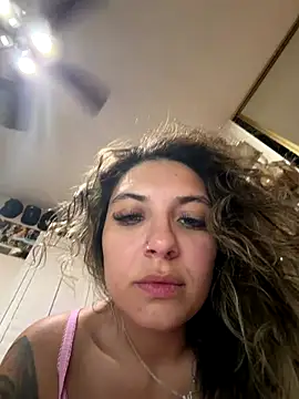 Snapshot of Chicagobabe chatting on 10/16/25, 04:35 Chicagobabe online show from 10/16/25, 04:35