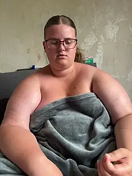 Snapshot of CurvyPaar2 chatting on 06/01/26, 03:58 CurvyPaar2 online show from 06/01/26, 03:58