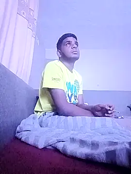 Snapshot of Official_loverboi chatting on 10/04/25, 09:46 Official loverboi online show from 10/04/25, 09:46