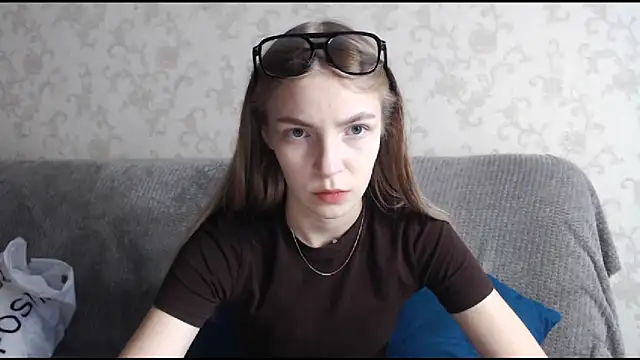 HitGyrl online show from 10/25/25, 07:49