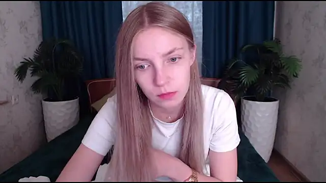 HitGyrl online show from 10/30/25, 08:05