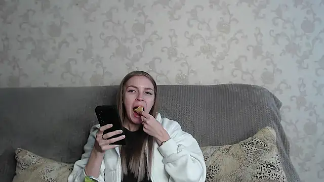 HitGyrl online show from 04/18/26, 08:51