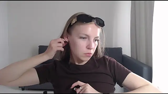 HitGyrl online show from 07/10/26, 06:50