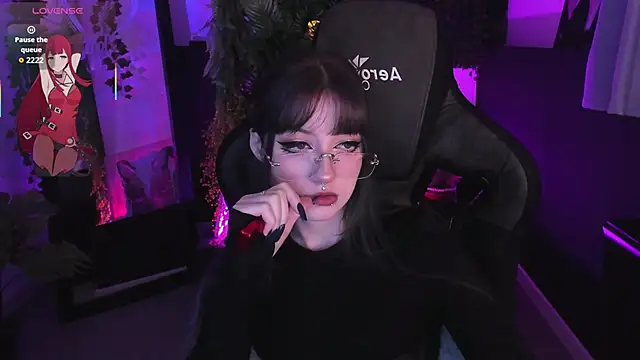 LiliLuna online show from 02/18/26, 04:03