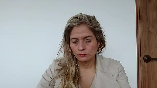 linda-mature43 online show from 09/17/25, 04:30