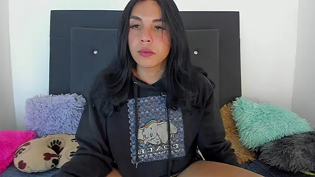 Adrianna Arias online show from 12/14/25, 06:19