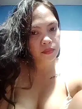 Snapshot of missluvv chatting on 09/23/25, 02:20 missluvv online show from 09/23/25, 02:20