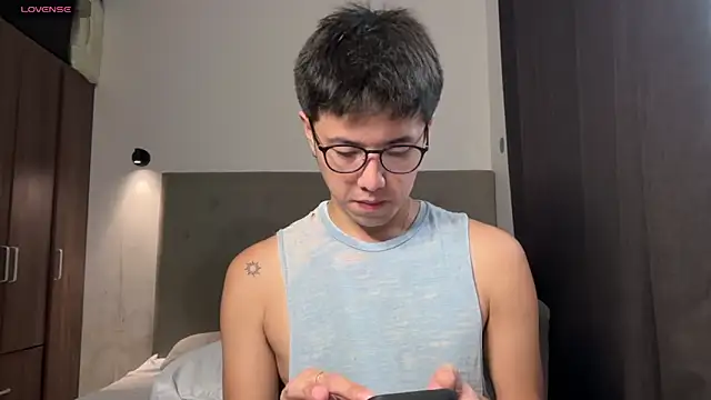 Snapshot of Addictiveboi chatting on 06/03/26, 03:42 Addictiveboi online show from 06/03/26, 03:42