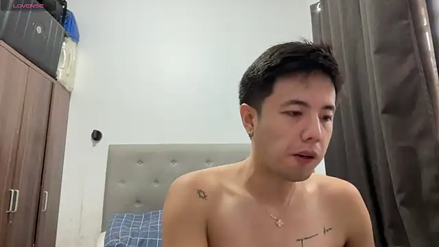 Snapshot of Addictiveboi chatting on 06/04/26, 03:23 Addictiveboi online show from 06/04/26, 03:23