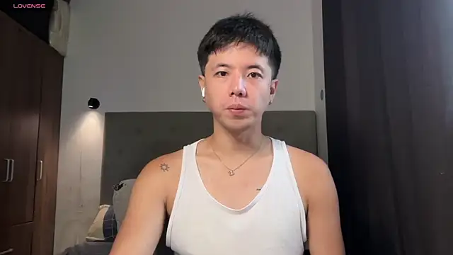 Snapshot of Addictiveboi chatting on 06/26/26, 02:38 Addictiveboi online show from 06/26/26, 02:38