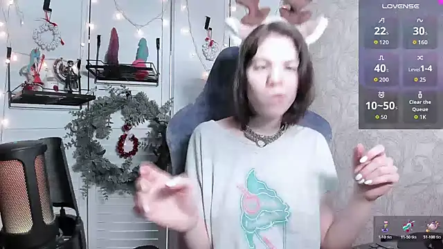 Snapshot of aestheticbeing chatting on 12/20/25, 07:37 aestheticbeing online show from 12/20/25, 07:37