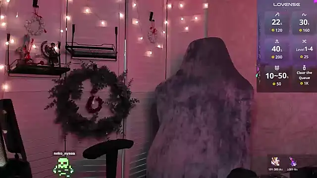 Snapshot of aestheticbeing chatting on 12/21/25, 12:34 aestheticbeing online show from 12/21/25, 12:34