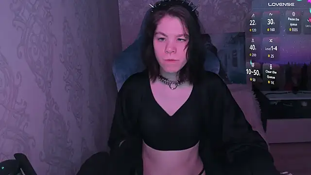 Snapshot of aestheticbeing chatting on 04/04/26, 12:02 aestheticbeing online show from 04/04/26, 12:02