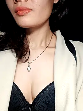 Hinna x online show from 12/15/25, 08:35