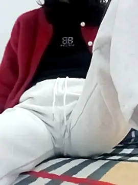 Snapshot of Hinna_x chatting on 02/14/26, 08:38 Hinna x online show from 02/14/26, 08:38