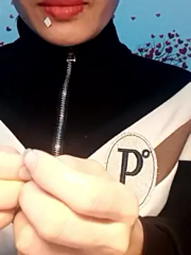 Snapshot of Hinna_x chatting on 02/15/26, 10:17 Hinna x online show from 02/15/26, 10:17