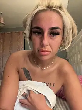 EllieMaeBaby online show from 11/28/25, 09:17