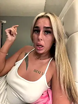 EllieMaeBaby online show from 12/14/25, 09:41