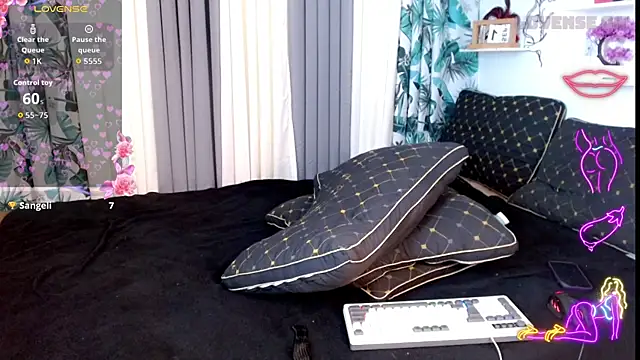 Snapshot of extremeLian chatting on 09/19/25, 01:18 extremeLian online show from 09/19/25, 01:18