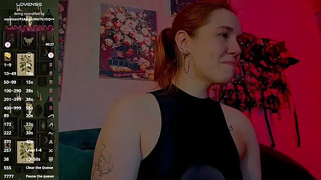Snapshot of the_high_priestess chatting on 05/08/26, 05:13 the high priestess online show from 05/08/26, 05:13