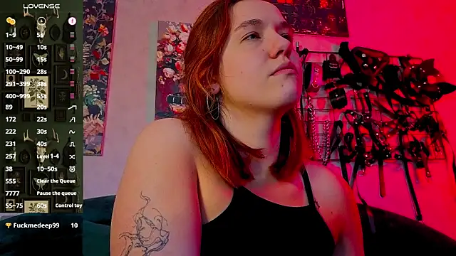 Snapshot of the_high_priestess chatting on 05/11/26, 05:24 the high priestess online show from 05/11/26, 05:24