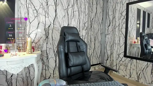 adelinemoretti online show from 04/17/26, 03:48