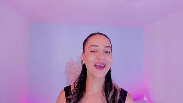 Snapshot of aleksandramiller_ chatting on 06/10/26, 01:21 aleksandramiller online show from 06/10/26, 01:21