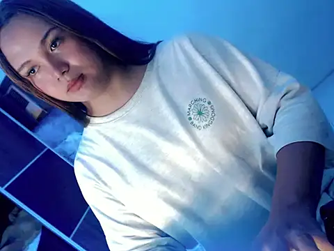 Snapshot of Sweet_angelinax chatting on 10/15/25, 04:23 Sweet angelinax online show from 10/15/25, 04:23