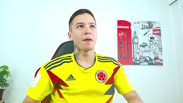 Cumandres18 online show from 06/17/26, 03:24