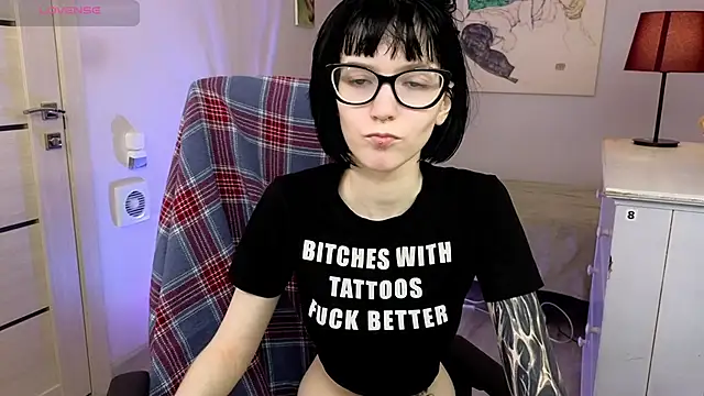 HazelTompson online show from 11/14/25, 08:40