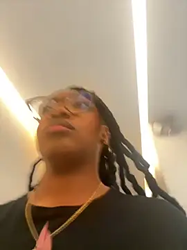 YallianaBrooks online show from 12/02/25, 07:20