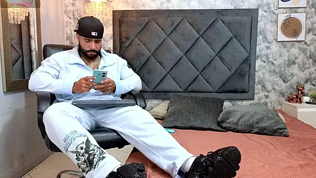 Apolo rousse1 online show from 09/18/25, 08:44