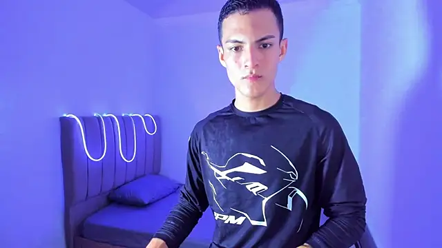 Snapshot of Matiius18 chatting on 06/16/26, 03:36 Matiius18 online show from 06/16/26, 03:36