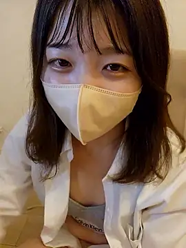 Snapshot of Sakura-japanese- chatting on 10/14/25, 04:41 Sakura-japanese- online show from 10/14/25, 04:41