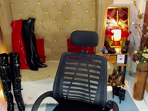 UrQueenDomCumTS online show from 05/16/26, 02:19