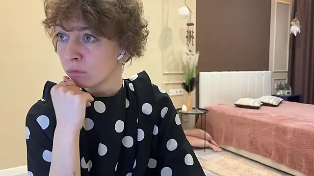 daniellia  online show from 11/15/25, 09:17