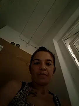 Snapshot of alinaalinutzq chatting on 09/23/25, 06:00 alinaalinutzq online show from 09/23/25, 06:00