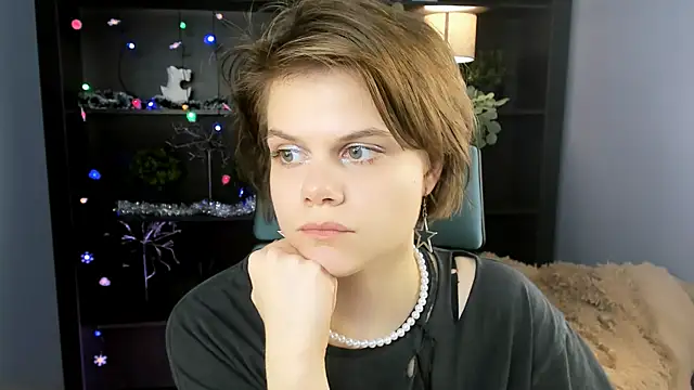 EllieMurler online show from 12/19/25, 01:07