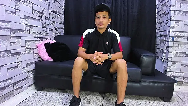 Snapshot of Crazy_Cult_Sex chatting on 02/03/26, 01:05 Crazy Cult Sex online show from 02/03/26, 01:05