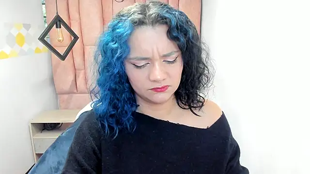 Kiara Cruz   online show from 10/17/25, 08:33