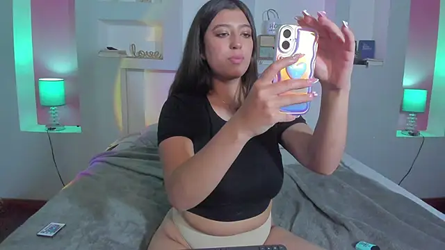 Bella  Lane online show from 10/16/25, 07:37